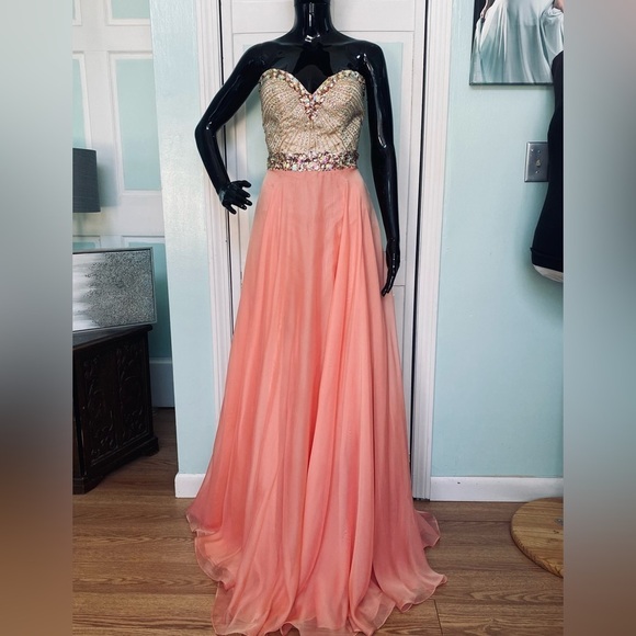 Size 4 Tangerine Salmon Peachy Pink a-line Sherri Hill prom dress Flowy Chiffon Size 4 Tangerine Salmon Peachy Pink a-line Sherri Hill prom dress Flowy Chiffon